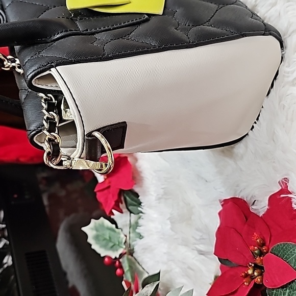 BETSEY JOHNSON BLACK/WHITE w/YELLOW BOW BETSEY JOHNSON SATCHEL - Picture 3 of 7
